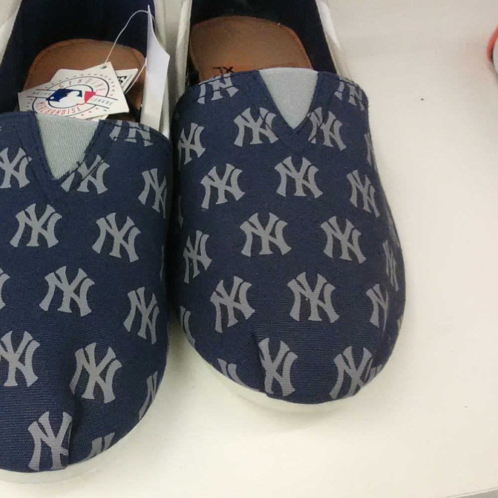 Brand new womens canvas shoes New York  NY Yankees